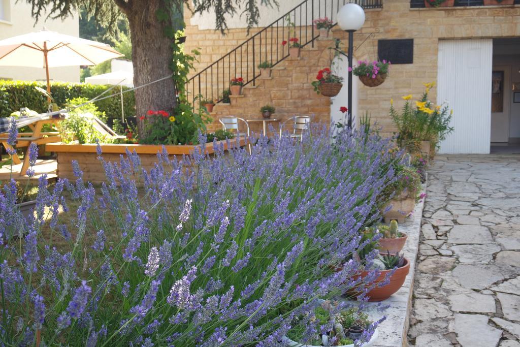 Bed and Breakfast Le Balcon Des Jasses Espere Exterior foto